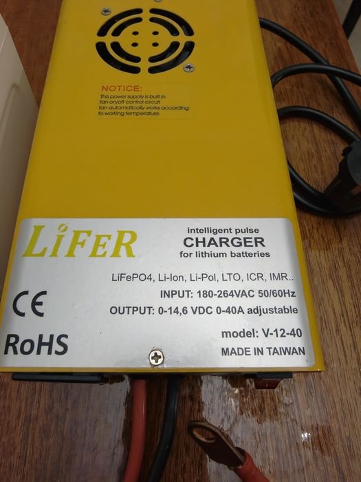 Зарядное устройство  Lifer