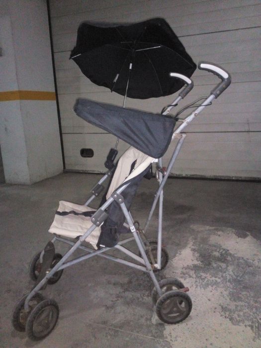 Cadeira de Rua com sombrinha