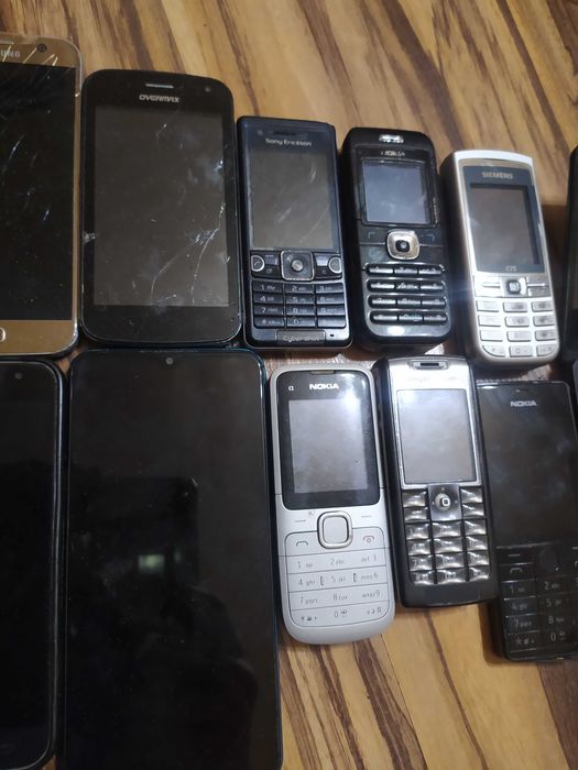 7 telefonów komórkowych + 6 smartfonów