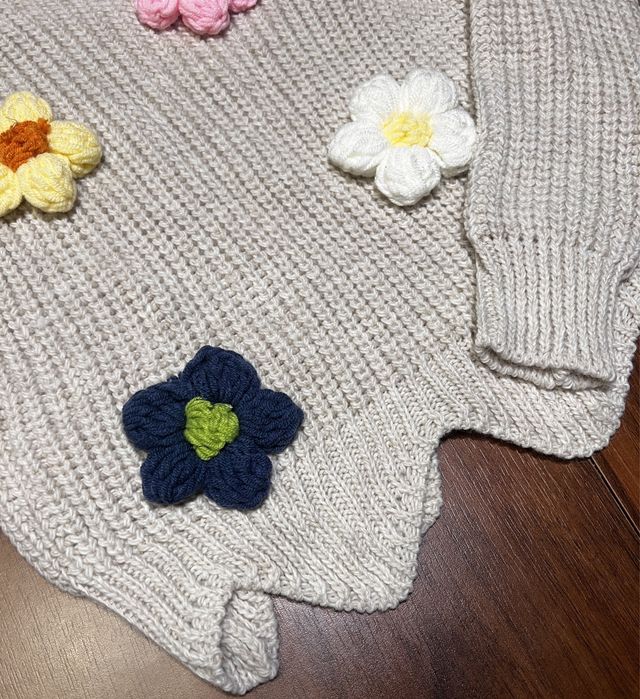 Sweter Flowers 3D dla dziewczynki