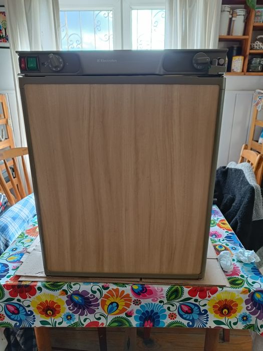 Lodówka do kampera, przyczepy na 12V, 230V, gaz