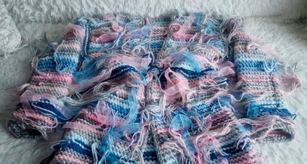 Sweter jak chaos tasiemkowy fredzle