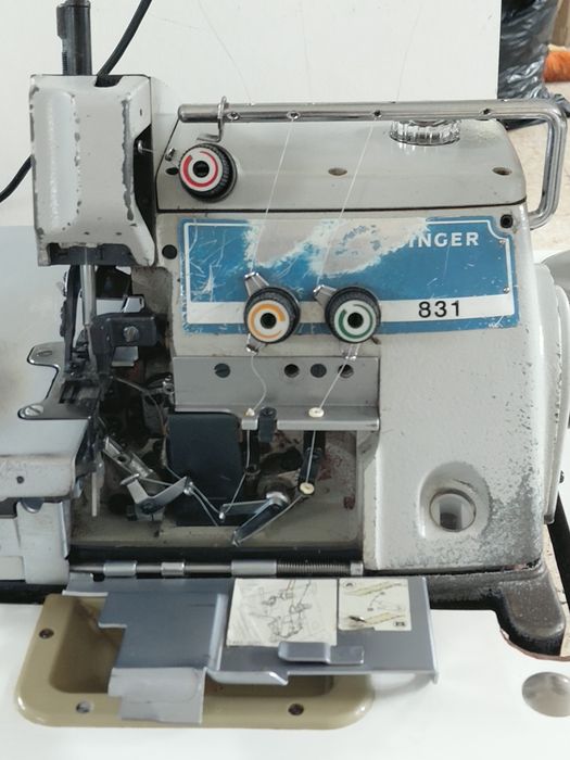 Máquina de corte e coze