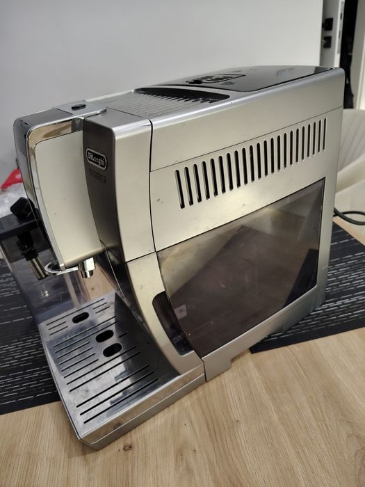 Express do kawy premium DeLonghi Dynamica