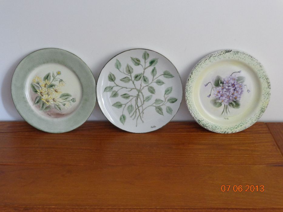 Pratos em porcelana, pintada à mão