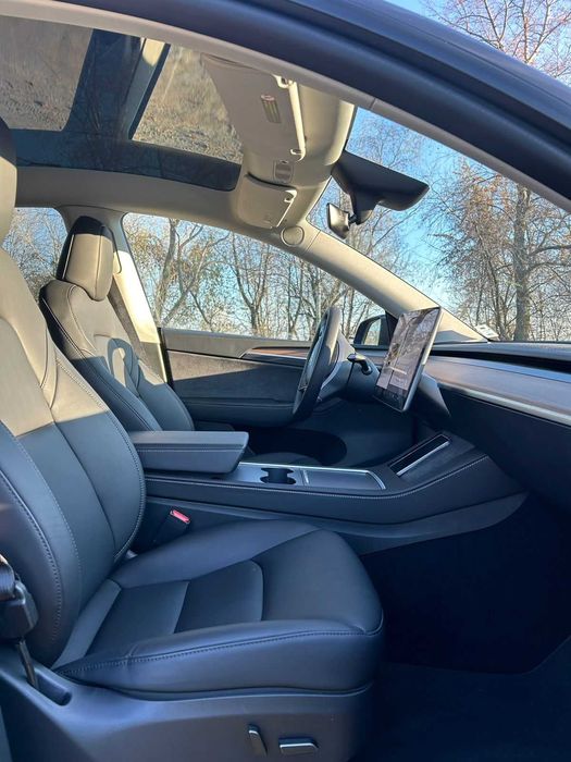 Продам авто TESLA model Y 2024