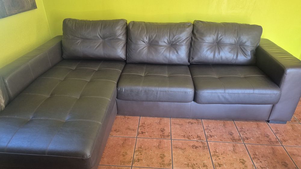 Sofá com chaise longue