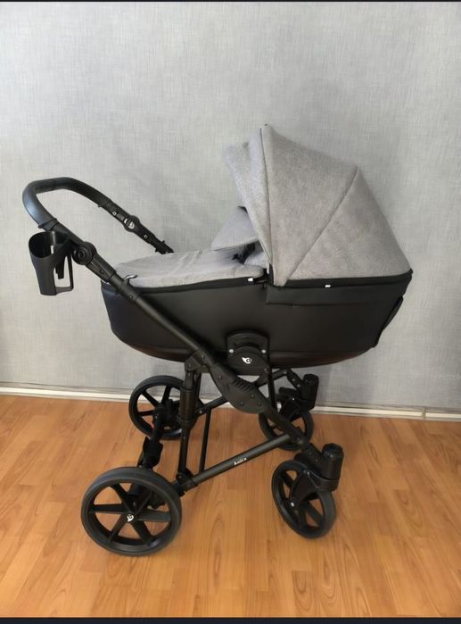 Продам коляску 2 в1