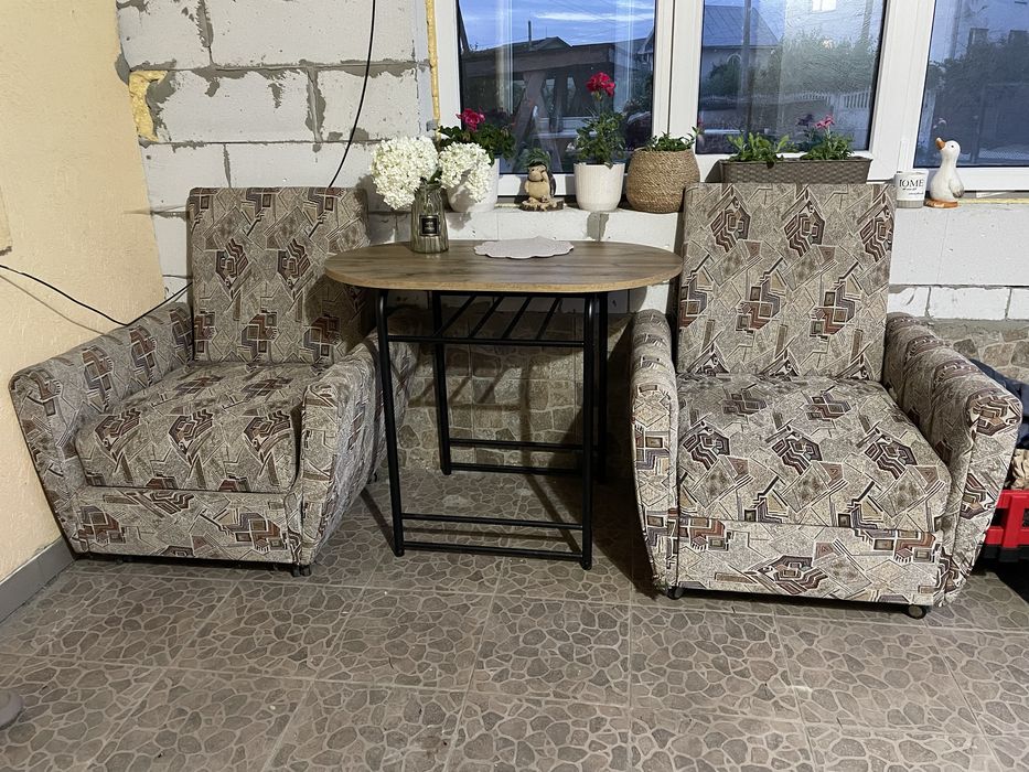 Мʼякі крісла, розкладні, на колесиках