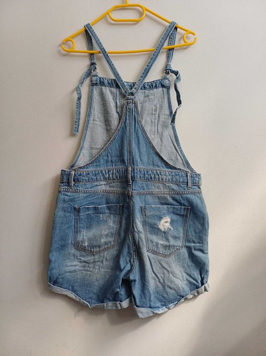 Spodenki, szorty ogrodniczki jeansowe Stradivarius r. L