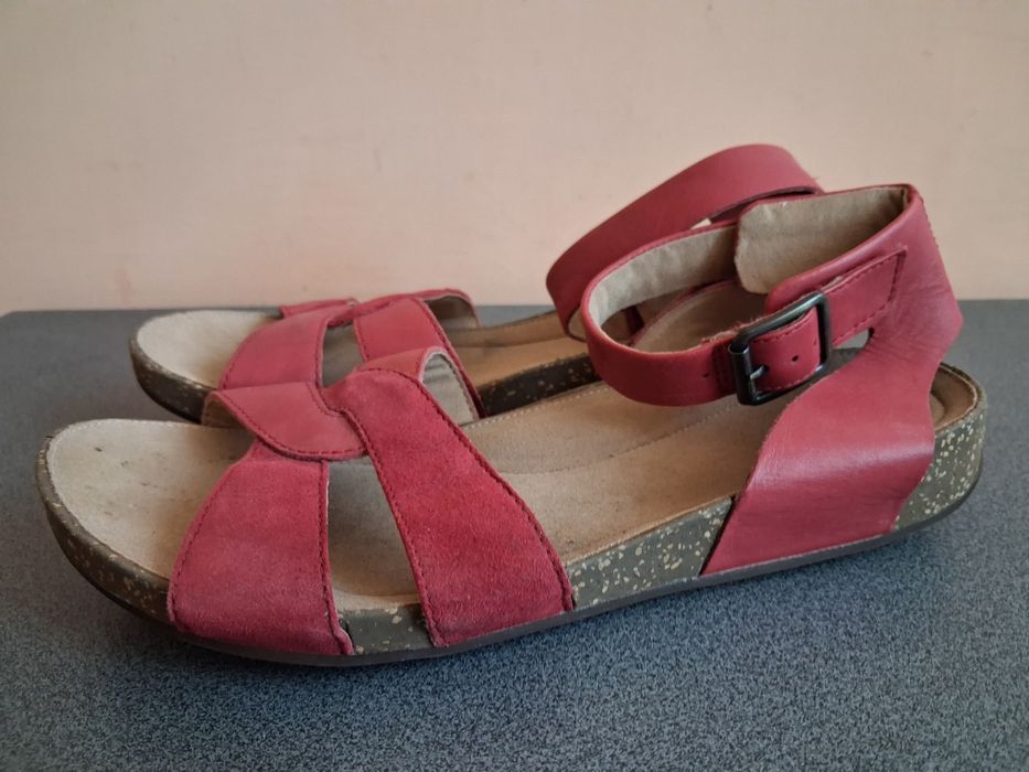Clarks  шкіряні босоніжки 40 р.