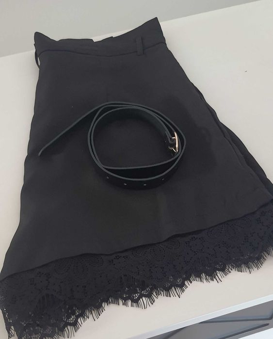 Calções de renda novo