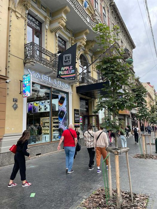 м. Львів, пр. Свободи, 27. ТЦ - готель ''Опера пасаж''