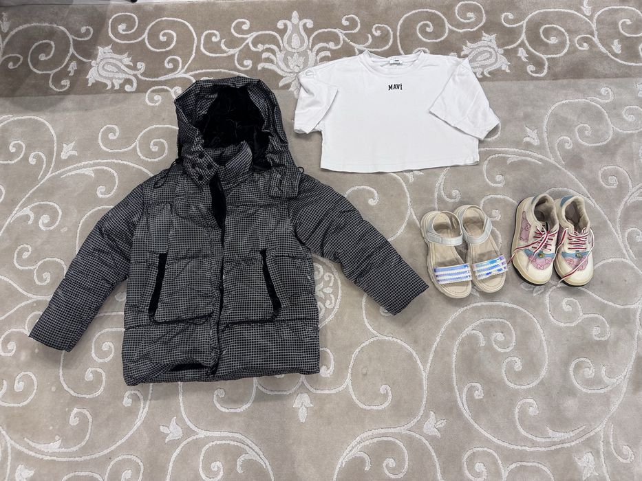 Продається пакет одягу для дівчинки