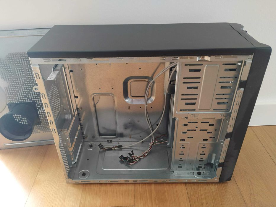 Motherboards, CPUs, RAM 16GB, GPU 8800 GT e muitos extras — vale +400€