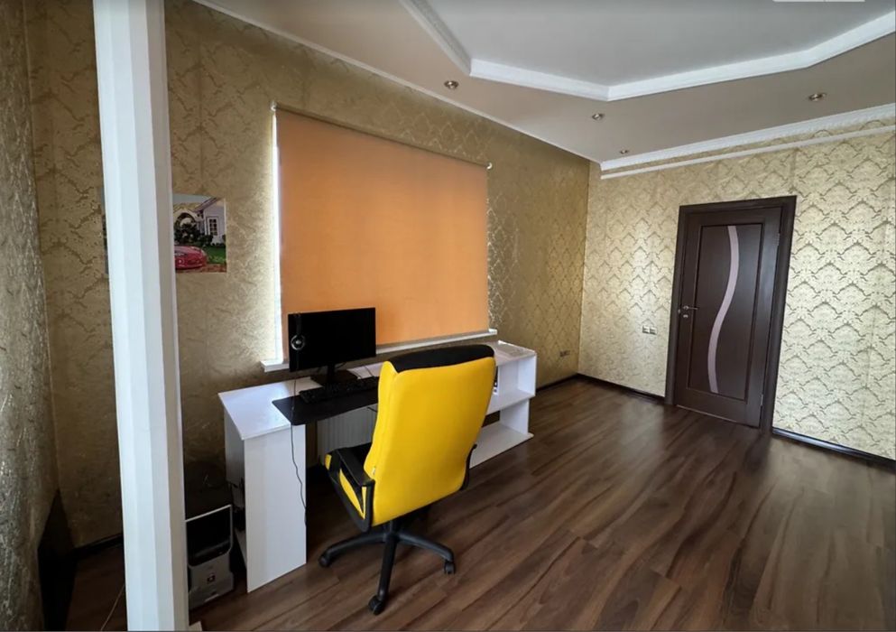 Продаж двоповерхового будинку в Центрі! Є світло