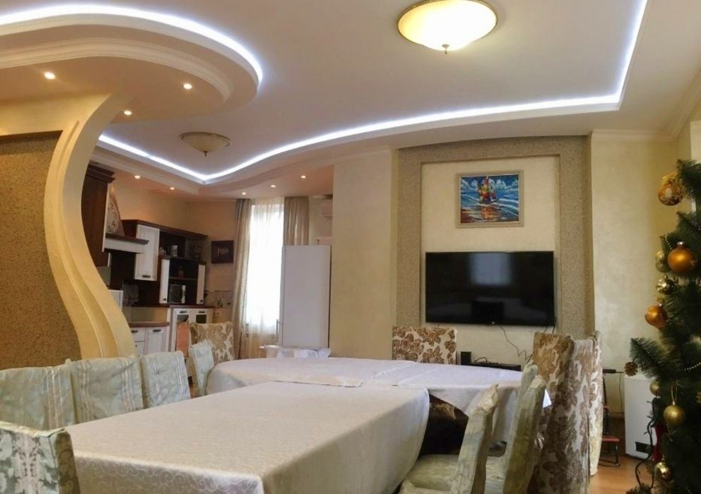 615 Будинок біля Дніпра подобово з озером