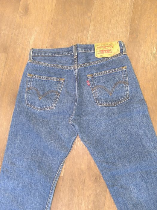 Продам джинсы levis.