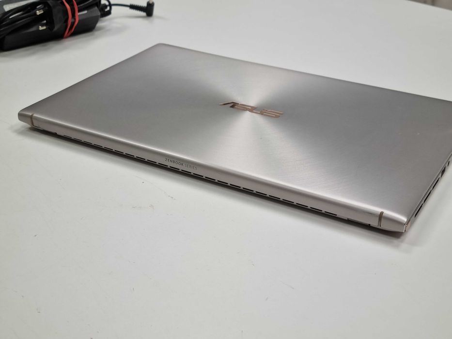 Asus UX533F • 15,6" • i5 • 8GB RAM • 256GB SSD • Dobry stan