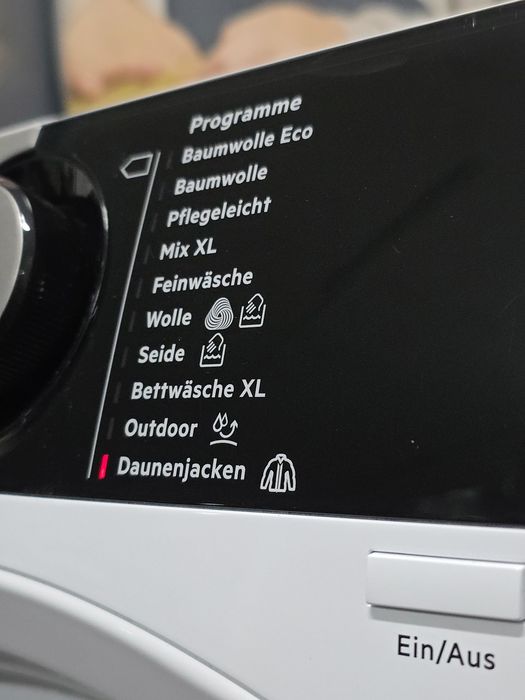 Сушильна машина AEG 9000 serie 2023 рік  A+++ сушіння пуховиків 8кг