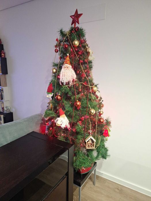 Vendo árvore de natal verde alta