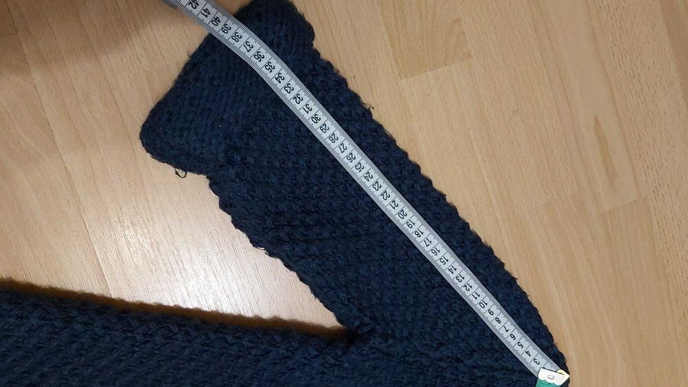 Жіночий в'язаний жакет