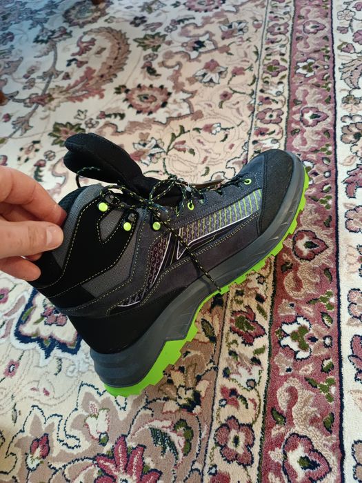 Продам трекінгові черевики Garsport