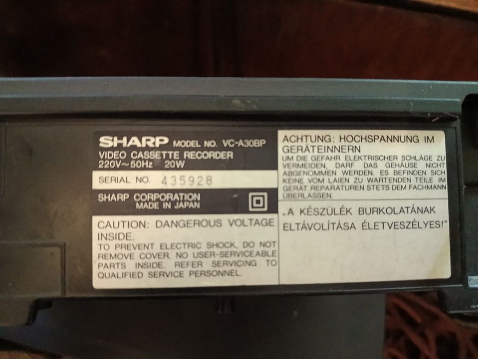 Magnetowid VHS Sharp VC-A30BP – uszkodzony, oddaje kasetę