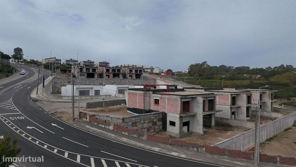 Moradia em Banda T3 em construção em Pias, Lousada