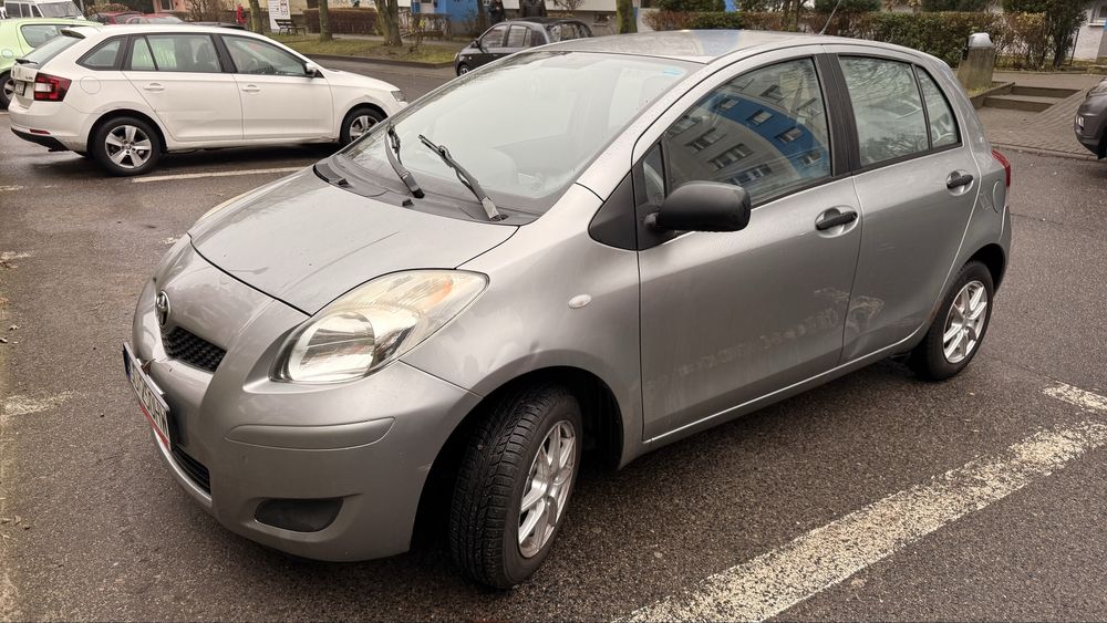 TOYOTA YARIS II 2009 1.0 Srebrny, krajowy PL