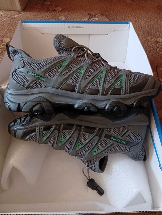 Кросівки чоловічі