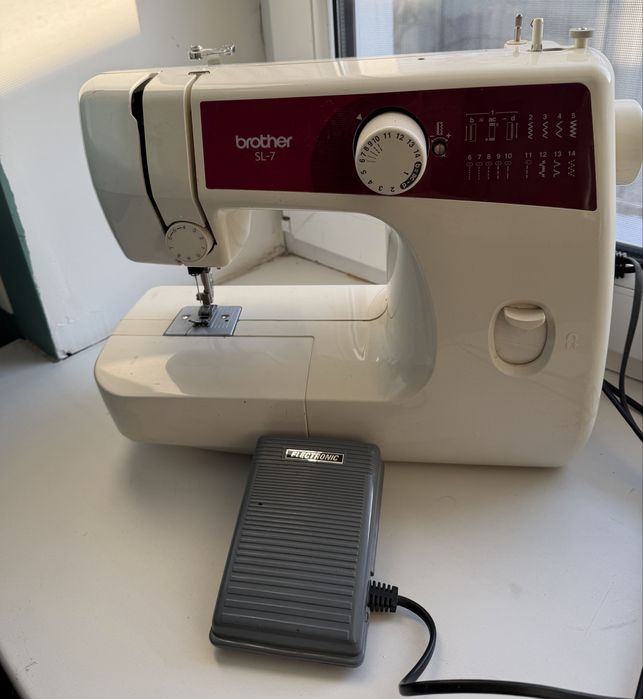 Продам швейную машинку