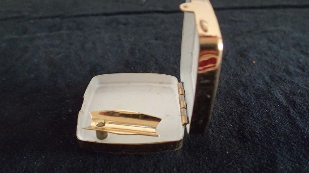 Cinzeiro antigo de bolso em metal