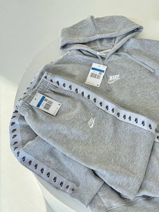 Nike оригінал костюм на мікрофлісі із лампасами та вишивкою С-ХЛ