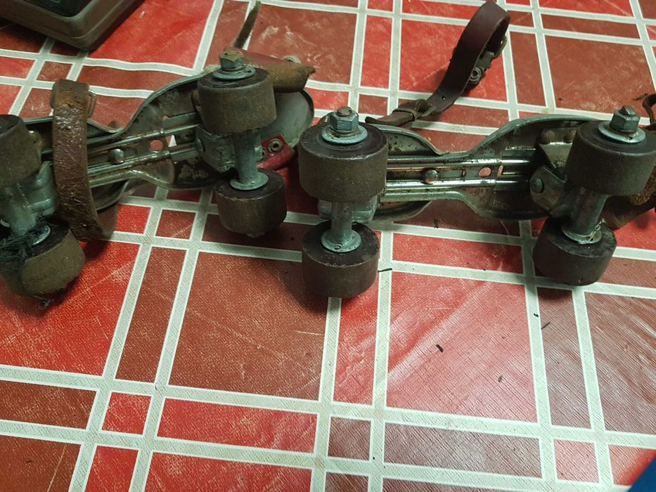 Par de patins antigos hóquei