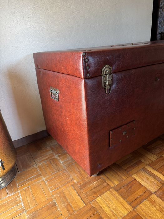 Arca em pele vermelha