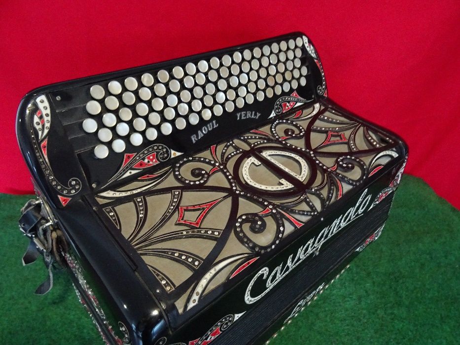 Acordeao Cavagnolo Lyon4 Voz 120 Baixos N. 86