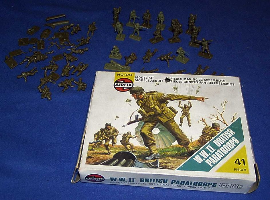 Żołnierzyki Airfix British Paratroops II ww 1975r.