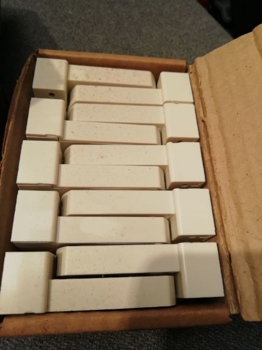 Caixa Suportes lâmpada tubular 3€