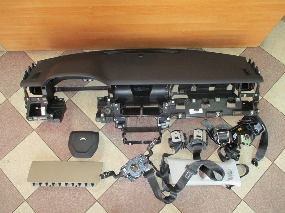 Deska konsola pulpit Land Rover Discovery Sport