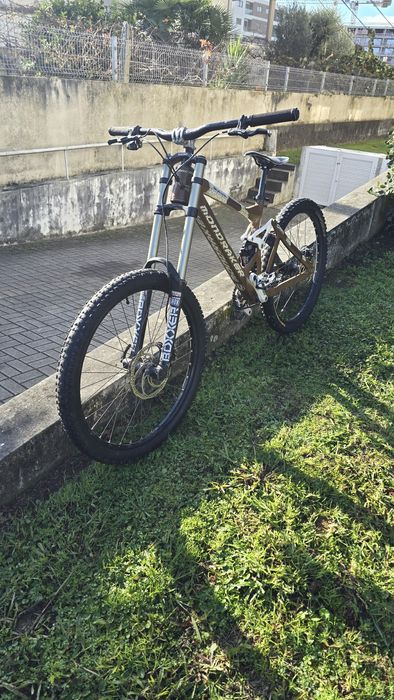 Mondraker Durham downhill