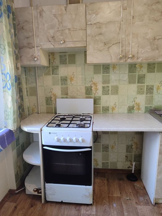 Продам 1/2 часть в  двухкомнатной кв. Ул.Рустави .Осипенковский р-н.