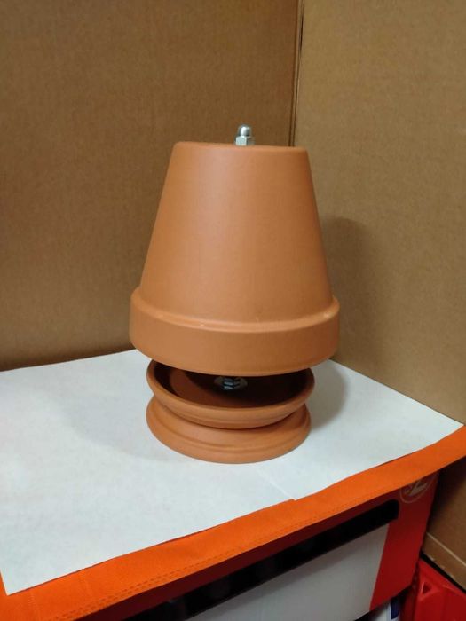 Kominek z doniczek ceramicznych