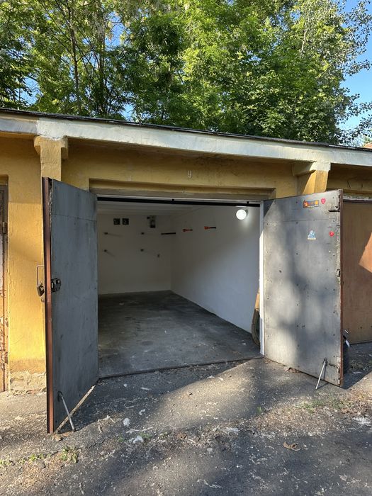 Garaż ul.Łączności Wroclaw 16,5m najazd plac prąd własność