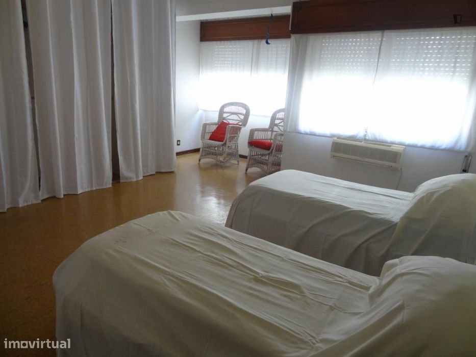 Quarto - localizado em Benfica Lisbon