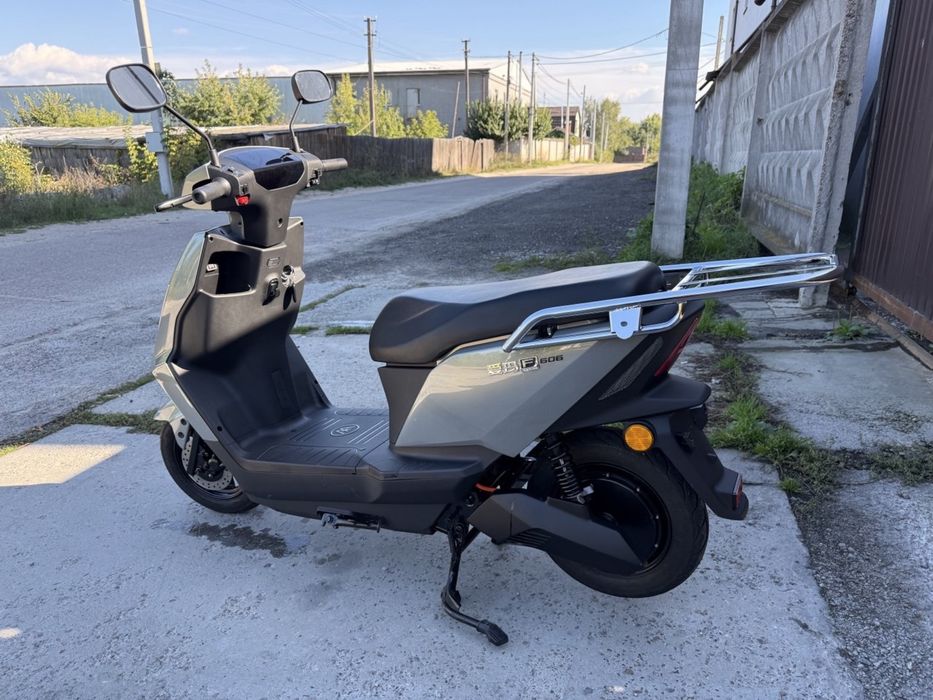 Електроскутер Aima F606
