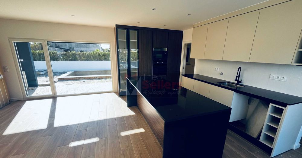 Fantástica Moradia Térrea Isolada Piscina – Lote 552m2 Fernão Ferro