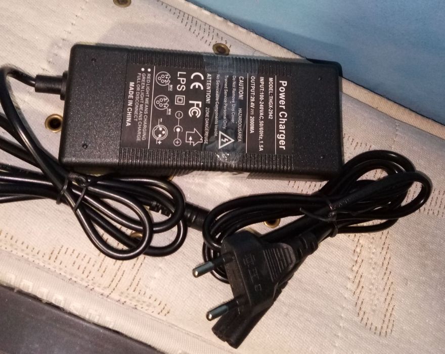 Carregador para trotinete elétrica UR BANGLIDE modelo 62s e  todas  +