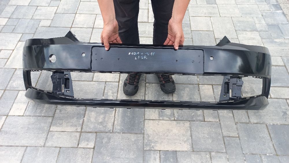 Skoda Fabia 3 14-18 zderzak przód przedni czarny lf9r czujniki pdc