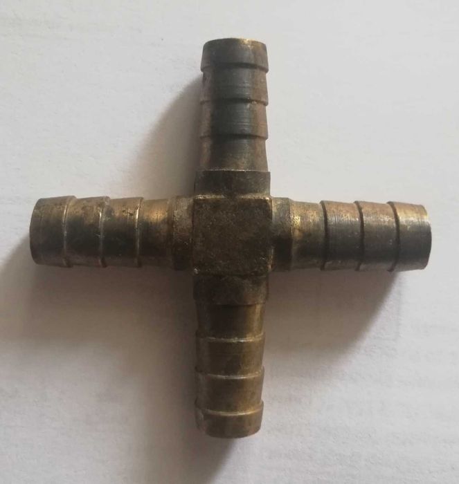 Крестовина и тройник латунные соединительные.